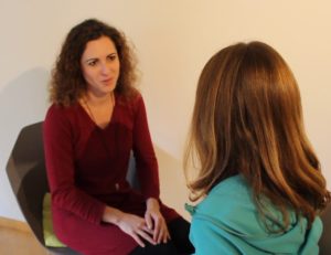 Claudia Häfliger bei einer klientenzentrierten Gesprächsführung